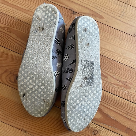 TOMS Raindrop Canvas Slip-ons - Picture 4 of 5
